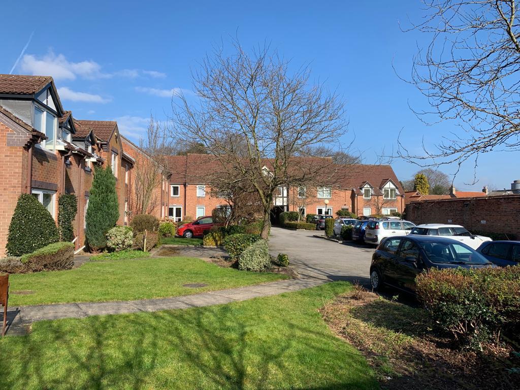 Flat Haldenby Court, West End, Swanland